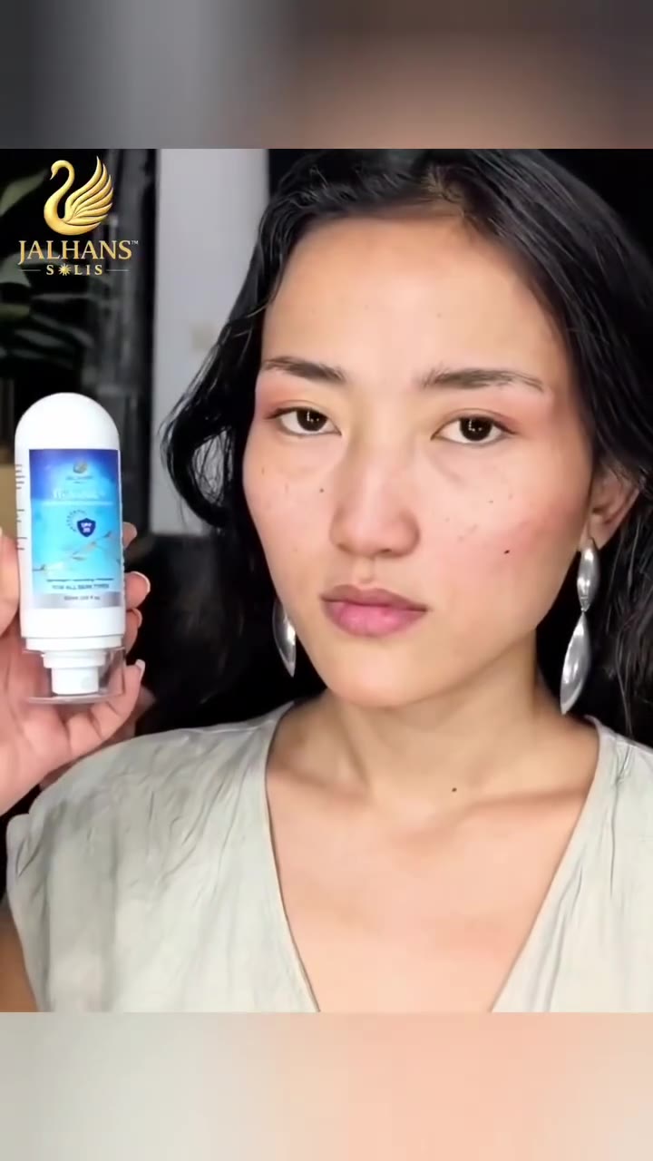 Overnight cellular regeneration with Midnight Retinol Treatment